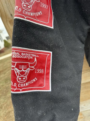 Vintage Rare Chicago Bulls NBA Championships Jacket Large Reversible *READ DES** - Picture 8 of 24
