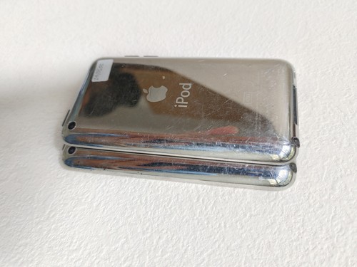 Apple Ipod Touch 4th Generation 8/16/32GB Black/White iPods & MP3 Players - Picture 11 of 12
