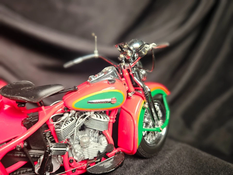 Harley Davidson 1947 Christmas Trike Franklin Mint 2004 escala 1:10 Inv. #4733 Foto 3 de 4