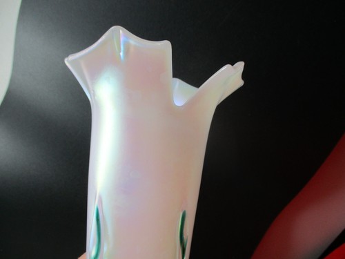 Signed 2007 Ron Mynatt 13.25" Iridescent white/green art glass vase - Picture 11 of 15