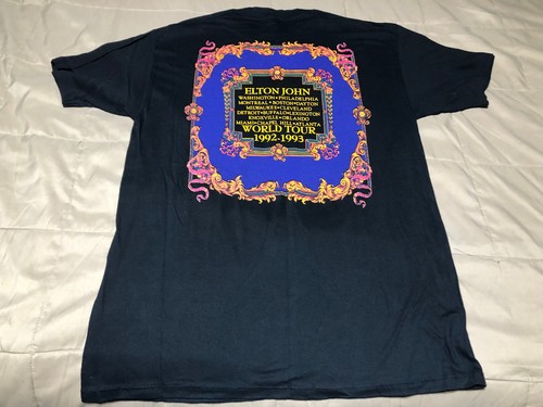 ELTON JOHN 1993 The One Official Tour Versace maglia nera adulto XL NUOVA RARA - Foto 3 di 4
