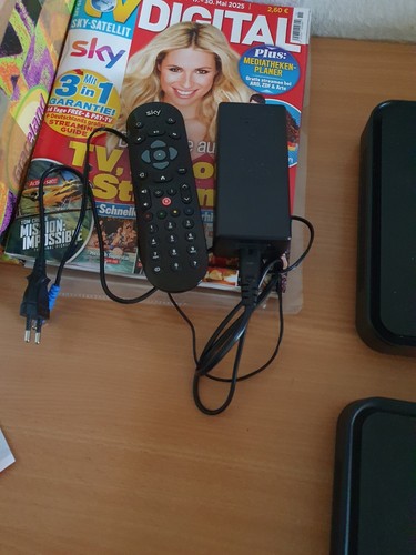 Sky Q 4K Twin SAT Receiver Defekt - Bild 6 von 9