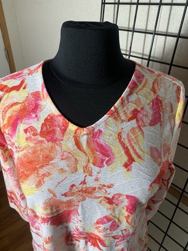 Weekends by Chico's Women's Size 1 V-Neck 3/4 Sleeve Colorful Floral Top - Picture 5 of 6