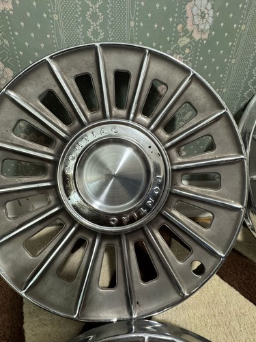 1965 Pontiac Parisienne/Bonneville/Catalina/Laurentian hub caps - Picture 2 of 11