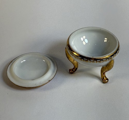 Limoges LEC Leclair Porcelain Ring Trinket Box Vintage LOVERS IN A FIELD Footed - Picture 4 of 8