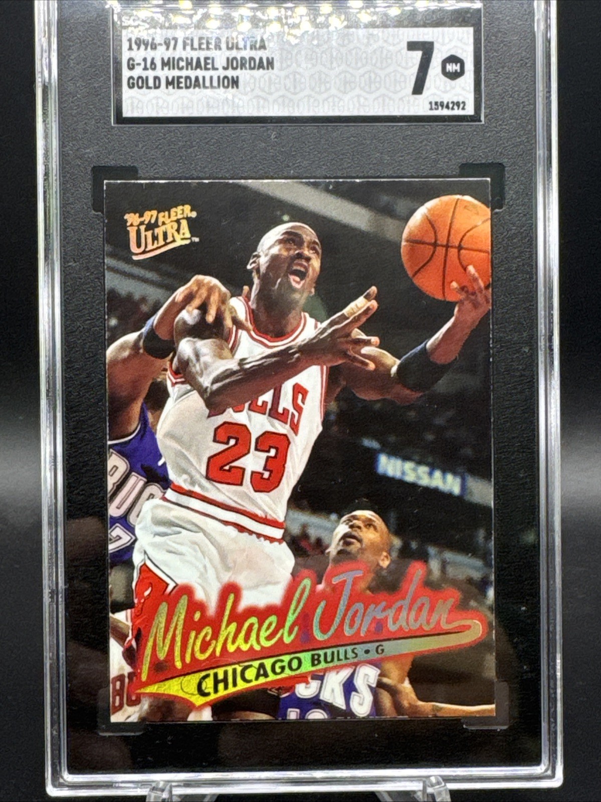 1996-97 Fleer Ultra - Michael Jordan #G-16 Gold Medallion Edition