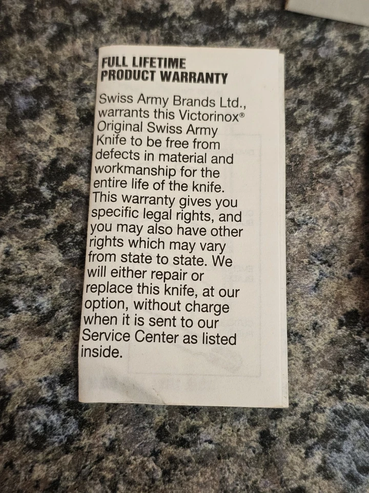 Navaja de Bolsillo Marlboro Adventure Team Ejército Suizo Victorinox Oficial Suiza  Foto 3 de 4