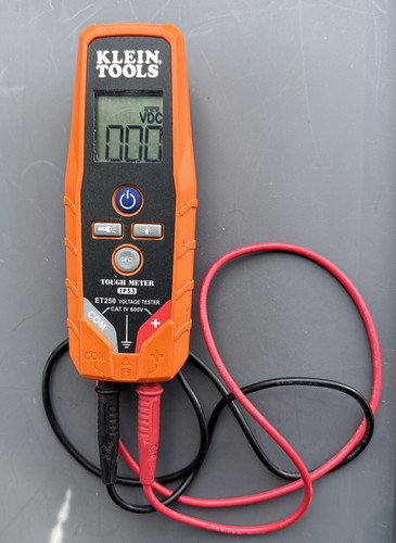 Klein Tools Tough Meter IP53 ET250 Spannungsprüfer Cat IV 600V