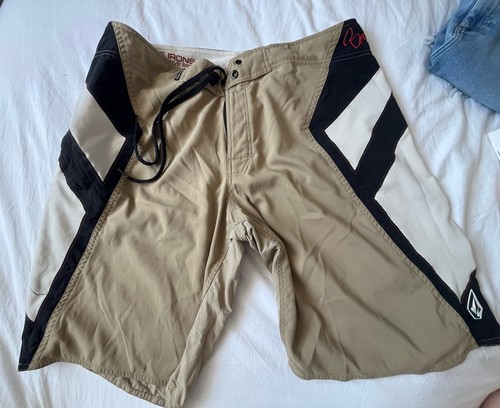 Volcom Men’s Beige Board Shorts Vintage Size 36 - Picture 5 of 5