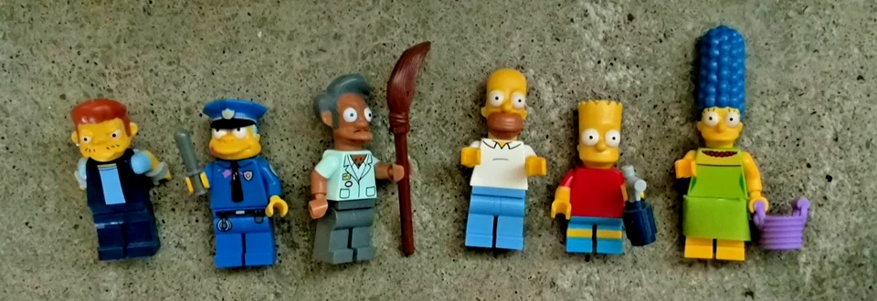 LEGO Kwik-E-Mart (71016) The Simpsons 100% Complete with Box and Instructions - Image 3 of 4