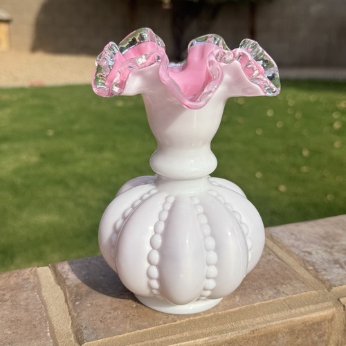 Fenton Art Glass Pink & White Ruffled Vase Hobnail / Beaded Melon Silvercrest - Afbeelding 1 van 10