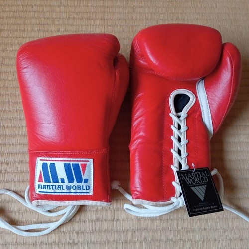 Guantoni da boxe Martial World 10 oz nuovi e mai usati (con etichette) articolo dal GIAPPONE - Foto 2 di 2