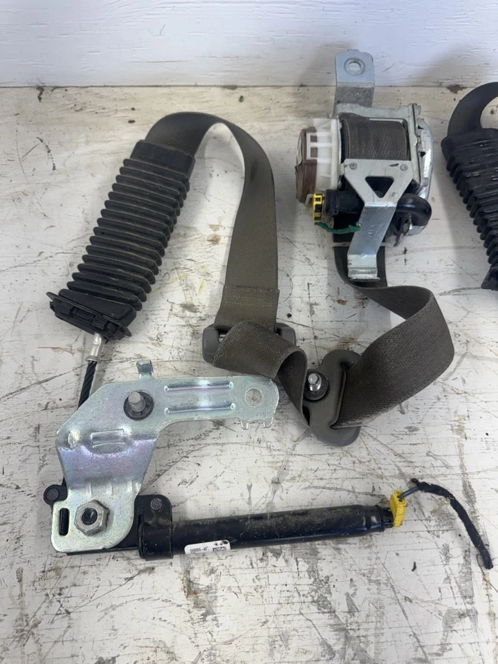 2017 Ford F150 3.5l N.A. Oem Front Seat Belts RH/LH - Image 2 of 4