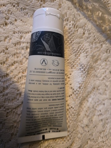 Schmitts Activated Charcoal teeth whitening toothpaste - Picture 2 of 2