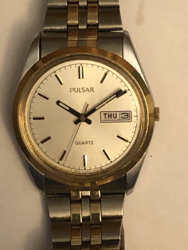 Modern Pulsar Men’s Wrist Watch - Picture 2 of 4