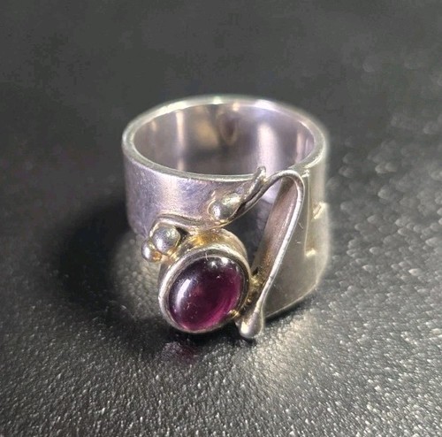 Vintage Mid-Century Modernist Sterling Silver Garnet Band Ring - Picture 1 of 6