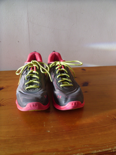 Under Armour Spine MPZ Damen-Sportschuhe grau/pink UK-Größe 7 sehr guter Zustand! - Bild 2 von 9