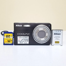 Nikon Coolpix S550 10.0MP Digital Camera Gray w/16GB SD 2 Batteries Case Charger
