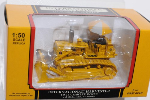 FIRST GEAR IH TD-15 CRAWLER DOZER WITH BLADE,HITCH,BRELLA SCALE 1:50 DIECAST - Bild 3 von 7