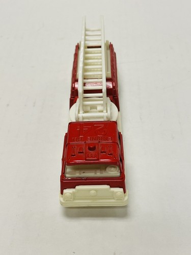 Vintage 1970 TOOTSIETOY Aerial Ladder Die-cast Red Fire Truck with Ladder Loose - Picture 4 of 12