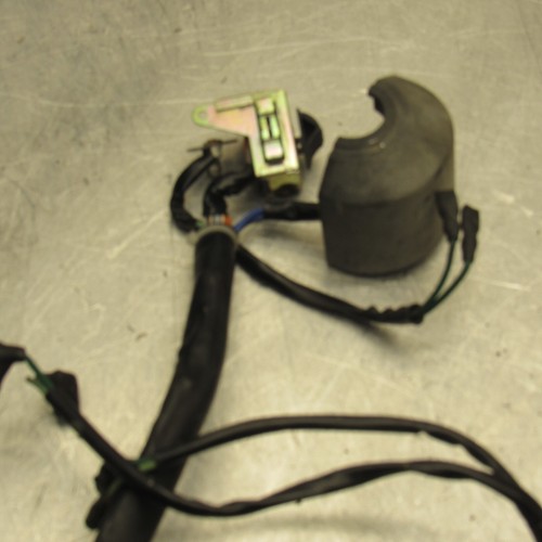 1984 Honda V30 Magna  VT500C Turn Signal Blinker Switch 35200-MJ8-670 - Picture 13 of 14