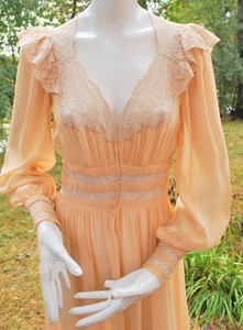 1930-40-ROMANTIC-PEACH-SILK-CHIFFON-PEIGNOIR-WITH-ALENCON-LACE-LABELLED