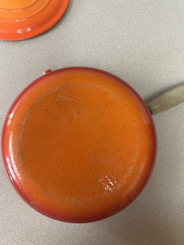 VTG France LE Creuset #22 Pot Cast Iron Sauce Pan Spout Wood Handle - Orange - Picture 4 of 6