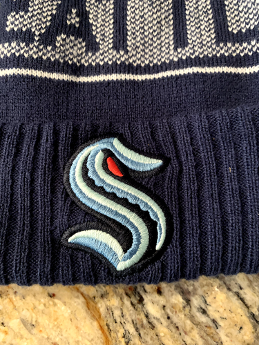 NUEVO SIN ETIQUETAS Seattle Kraken Puños Tejido Invierno Gorro Gorra Pom Azul Marino NHL Hockey - Imagen 4 de 6