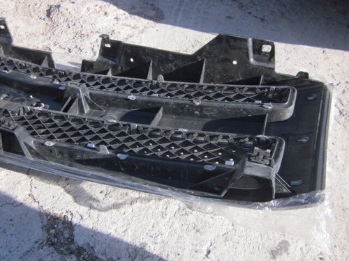 Genuine 2009-2011 Chevy/Chevrolet Silverado 1500 Front Grille GM Part# 25810707 - Picture 9 of 9