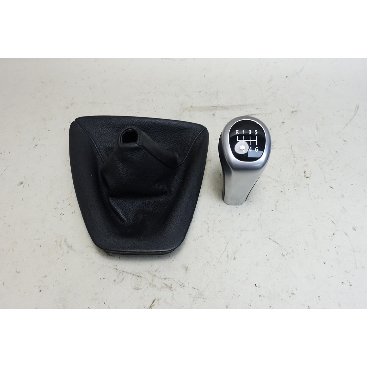 BMW マニュアル・鍵 06-12 BMW E90 3-Series 6-Speed Factory Shift Knob Cover Boot