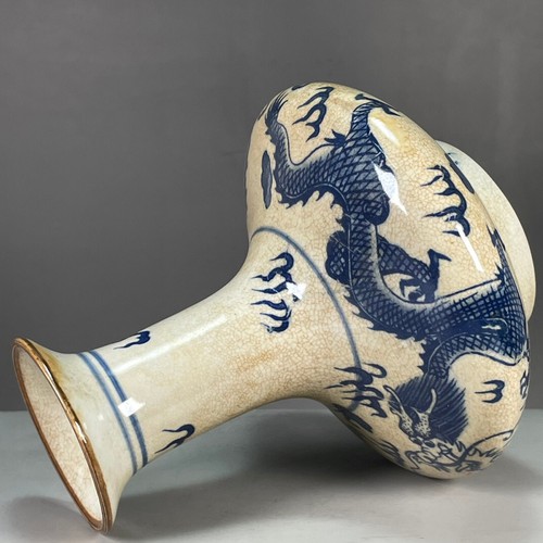Old porcelain blue and white open piece dragon sky character vase - Picture 5 of 9