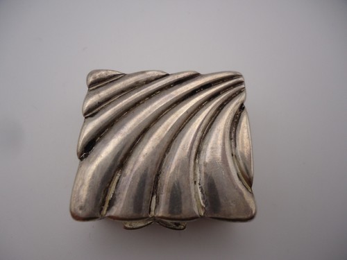 Vintage 1940's Volupte Sterling Silver Swirl Pill Box 1.25" 18g