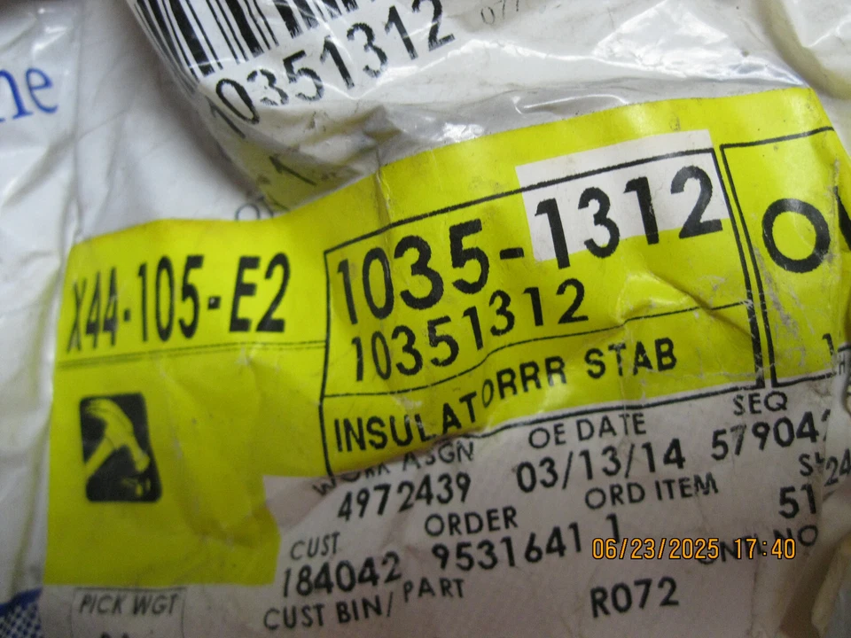 Suspension Stabilizer Bar Bushing Rear GM Parts 10351312 Foto 4 de 4