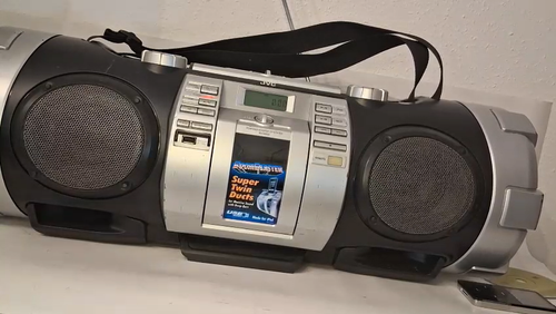 JVC RV-NB50 Boombox  Ghettoblaster  Tragbare Stereoanlage mit Tragegurt! Video! - Video 1 of 1