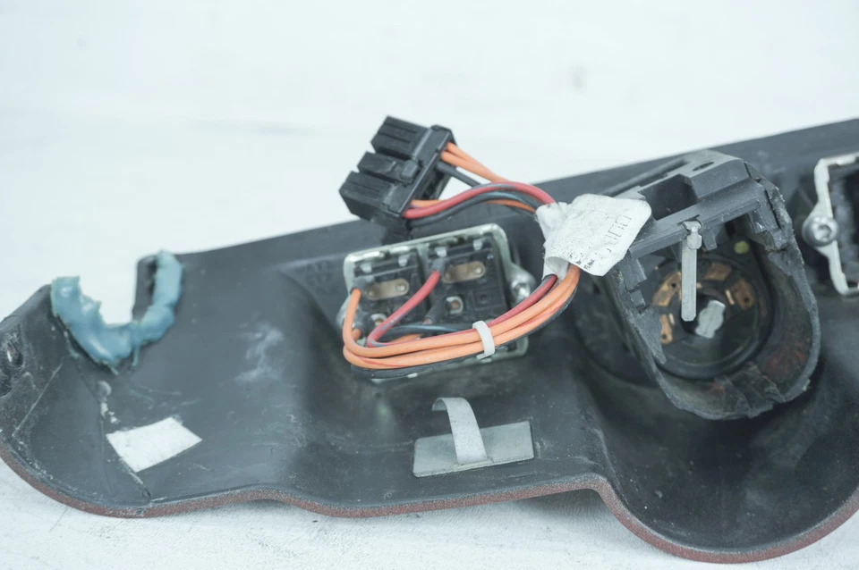 10 Harley Touring Street Glide Dash Ignition Cap Switch Lockset NO Key *CRACKED* - Image 3 of 4