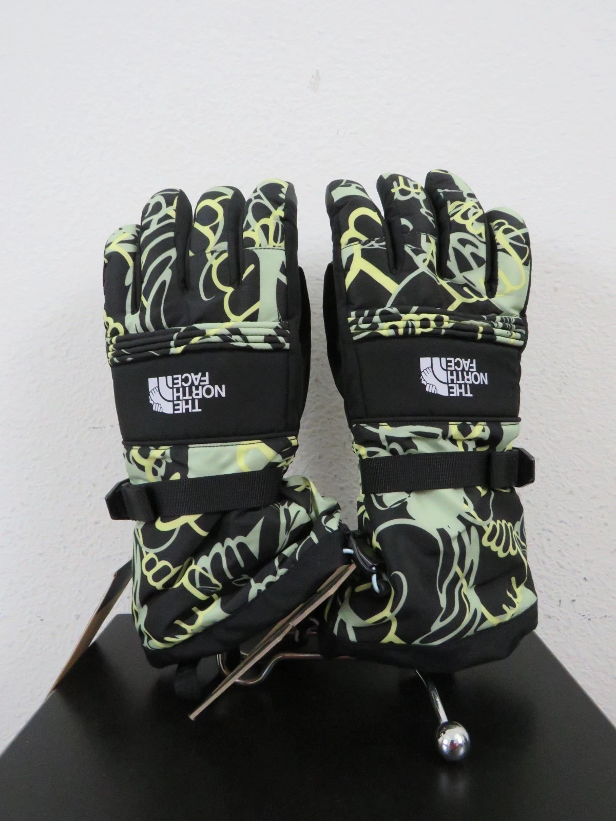 NWT Womens The North Face Montana Insulated Waterproof Winter Gloves Black Hands