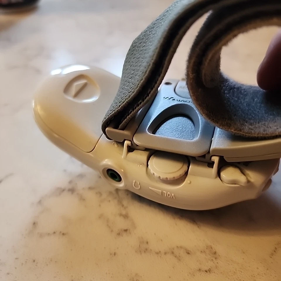 Sony TV/Weather/FM/AM S2 Walkman SRF-M80 Sports w/Belt Clip Tested Working! - Image 4 of 4