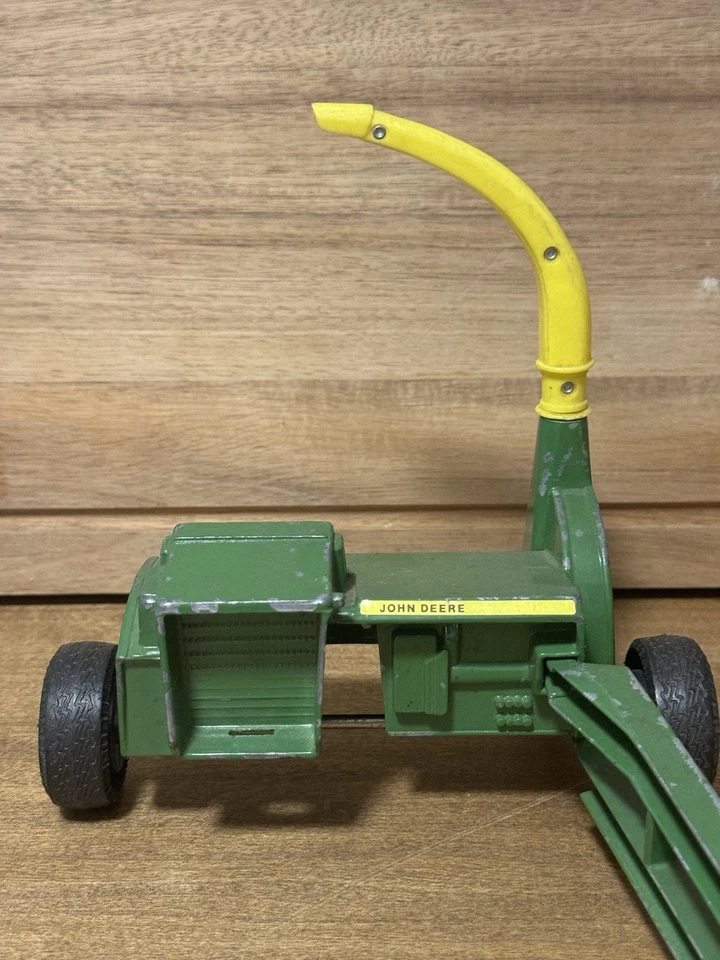 Cosechadora de forraje Ertl John Deere 1:16 tipo tracción hecha en EE. UU. Foto 3 de 4