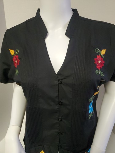 Mujer Guayabera Mexicana FLORAL Camisa Negra Mediana Botón Bolsillo Frontal - Imagen 3 de 13