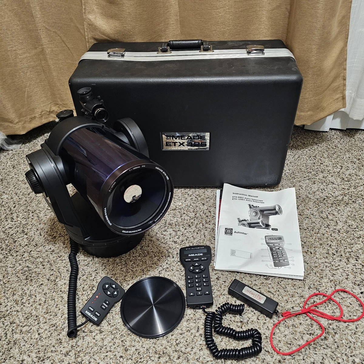 Télescope Meade ETX-125 EC Avec Deux Raquettes De Commande Et Plein D'accessoires