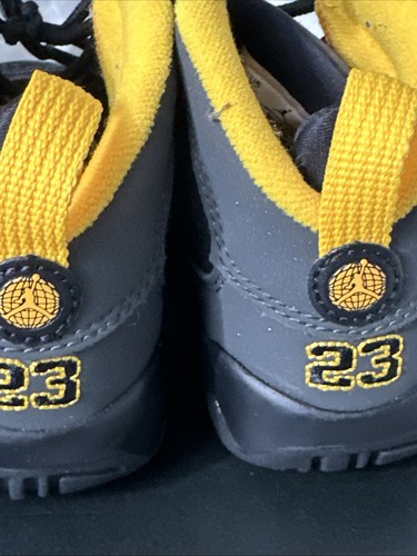 Air Jordan 9 Retro Größe 8c Kinder schwarz und University Gold High-Top Sneaker - Bild 5 von 9