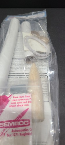 Semroc Mini Areo Dart Flying Model Rocket Kit Payload Model Rocket Sealed - Picture 4 of 5