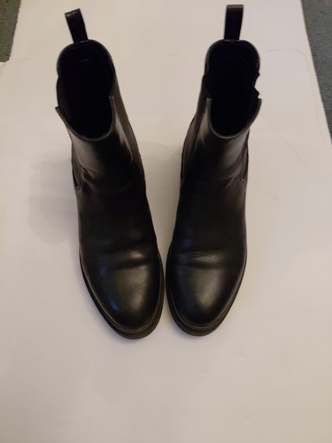 Women's Kenneth Cole Levon 2.0 Welt Chelsea Black Ankle Pull On Boots 9 Leather - Picture 2 of 15