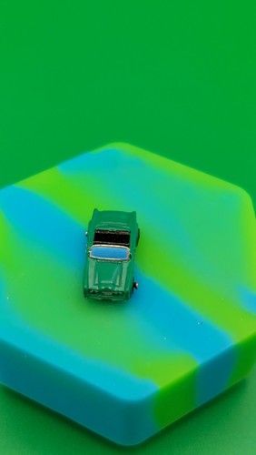 Micro Machines Ultrasmall '65 Lincoln Continental Convertible Green - Picture 12 of 13