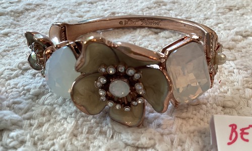 Bracciale vintage BETSEY JOHNSON in oro rosa e 2 paia di orecchini - Foto 2 di 8
