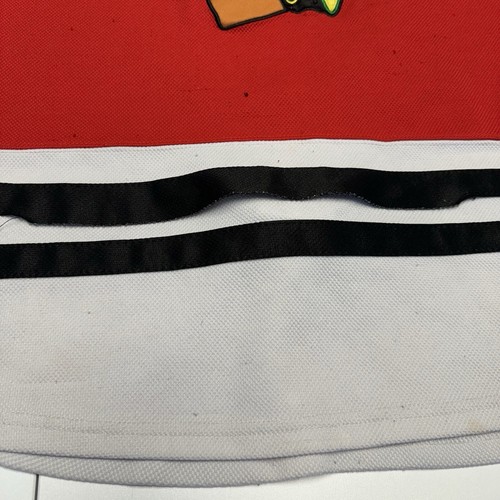 Chicago Blackhawks Jonathan Toews Reebok CCM Jersey Sz 48 Fight Strap NHL - Picture 6 of 17