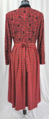 Vestido Vintage LGS Rojo a Cuadros con Bordado Negro en Corpiño Talla 12 - Imagen 15 de 22