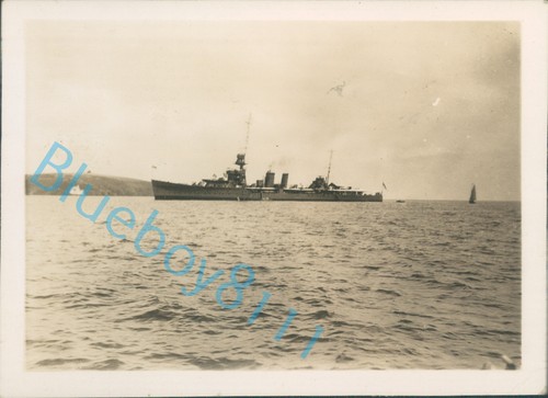WW2 Light Cruiser HMS Liverpool At Sea - Picture 3 of 4