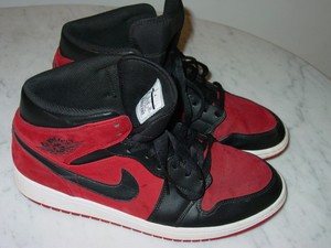 nike air jordan 1 retro mid banned
