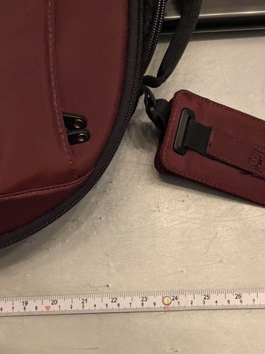 Victorinox Suitcase Maroon Canvas Werks Traveler Upright 2-Wheel Luggage Handle - Picture 20 of 21